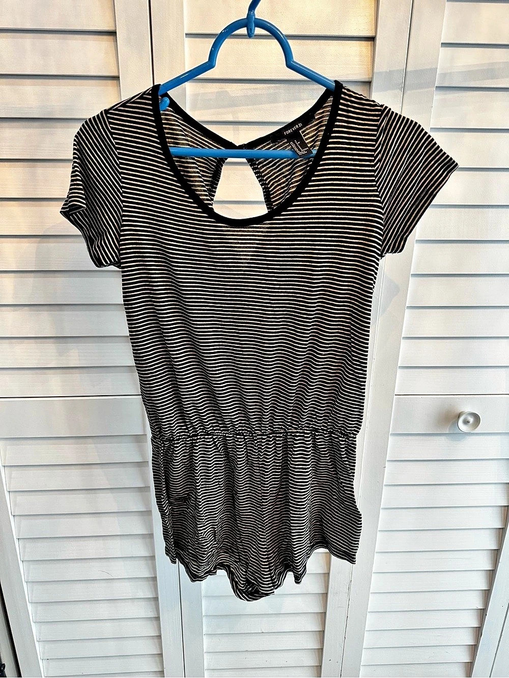Forever 21 Striped Short Sleeve Top in Black & Gold Size Small Like New